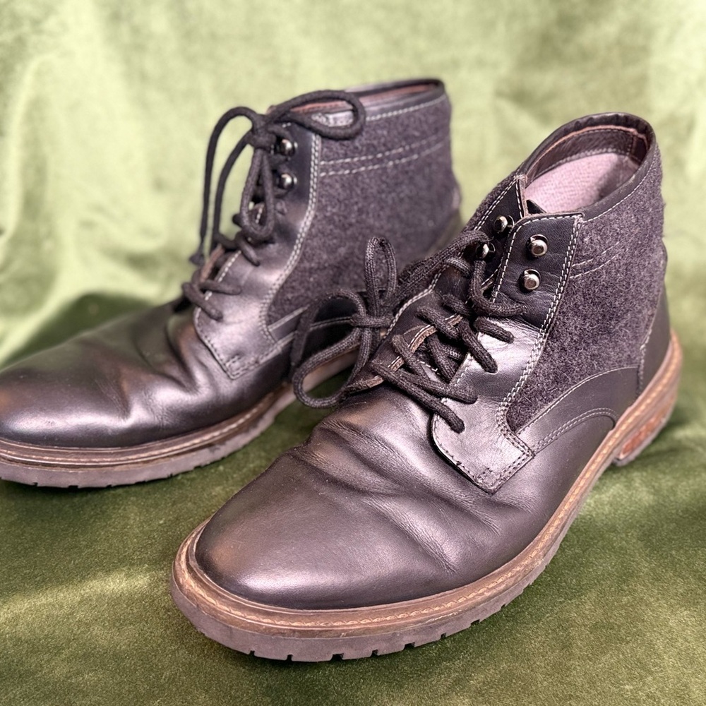 Johnston & Murphy Black Chukka Boots with Rugged Sole